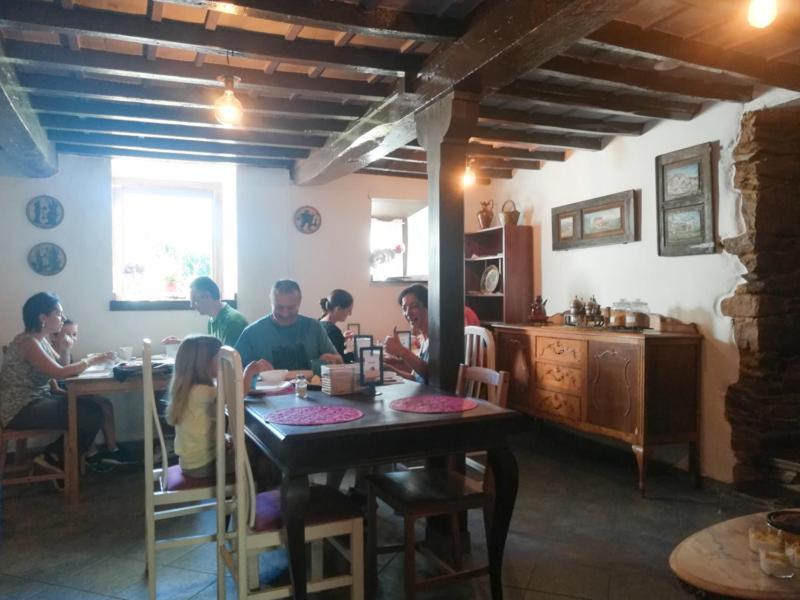 Gasthaus La Asturxana Malleza Exterior foto